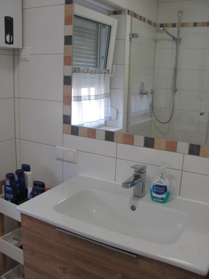 #2 Ruhiges Gemuetliches Ferienzimmer Mit 2 Einzelbetten Gemeinschaftsbad W-Lan Airport Nah Late Night Check In Haus Nr 9,5 Trunkelsberg Exterior foto